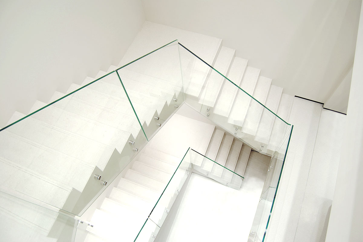 scala lineare acciaio e vetro