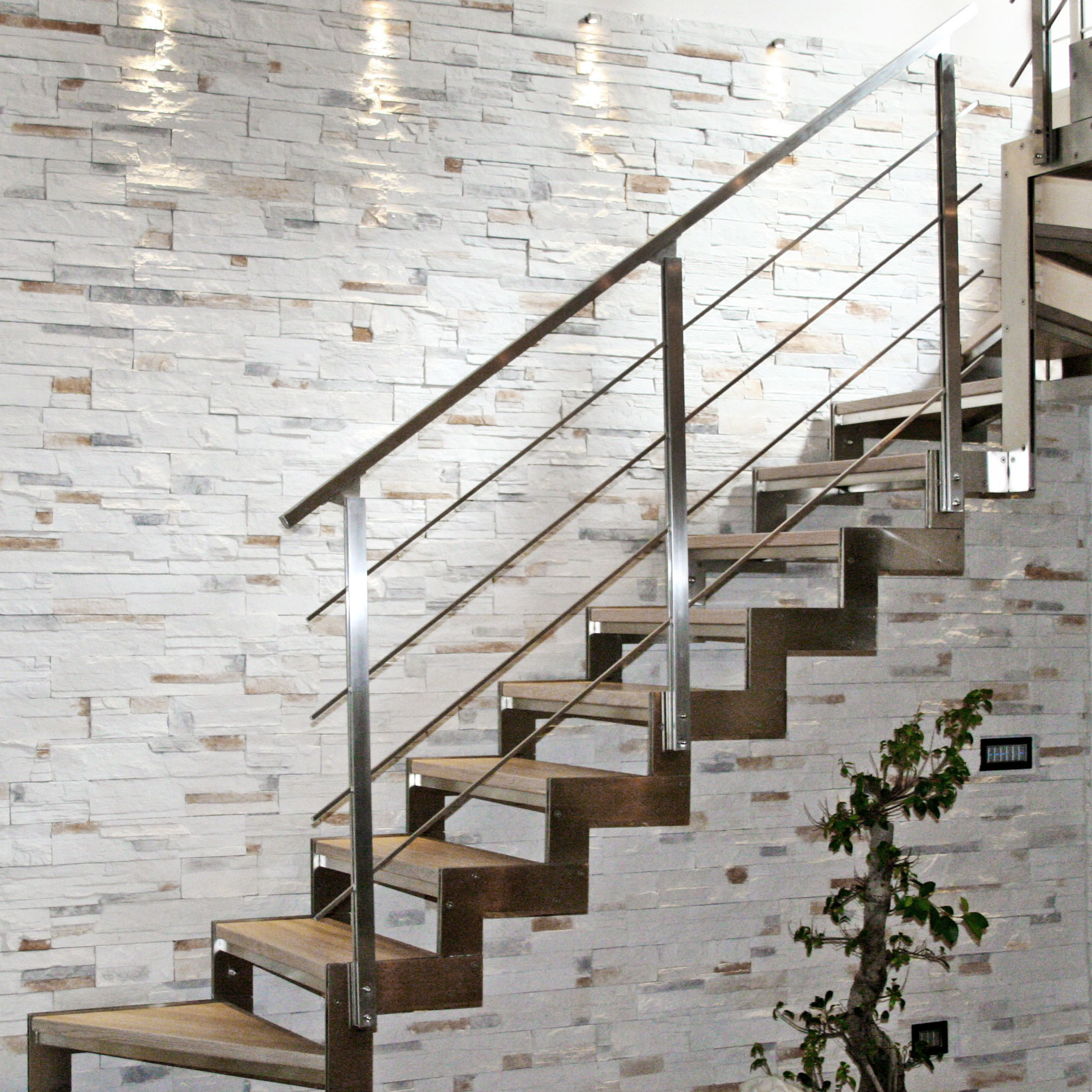 scala lineare acciaio e legno